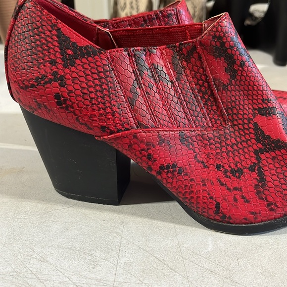 Show dazzle, size 8, red and black - Picture 2 of 3